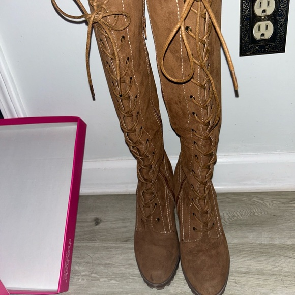 Size 8.5 Boots SHOEDAZZLE - Picture 3 of 8